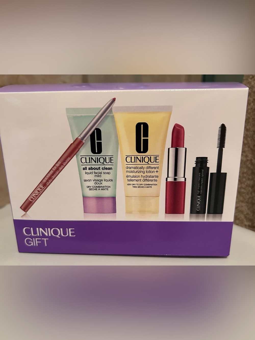 Clinique Women Makeup Gift Set